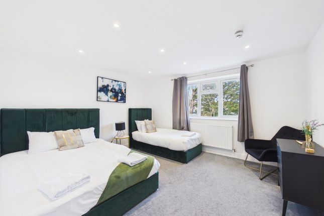 Flat 1, 2B,, Desford Way, Surrey photo 4