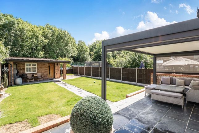 4-bed house on 166 Sherrards Way, Barnet, £900,000