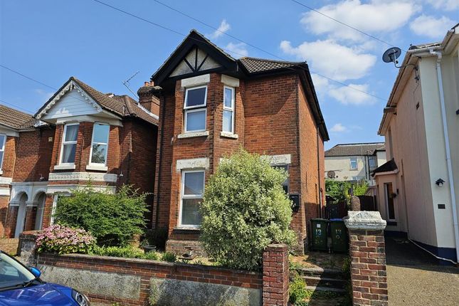 Thumbnail Detached house for sale in Hillside Avenue, Southampton