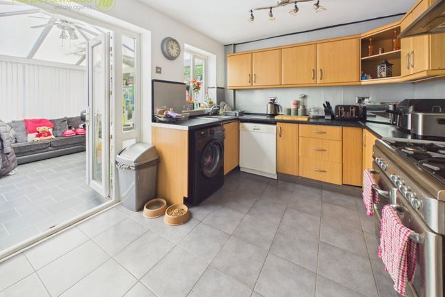 55, Hedgecroft, Thornton photo 3