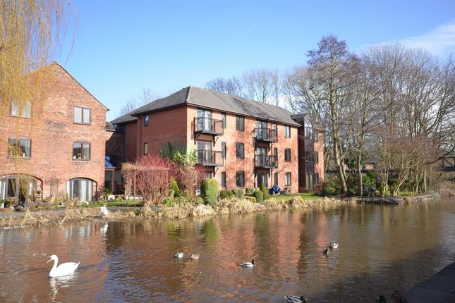 53, The Moorings, Stone photo 2