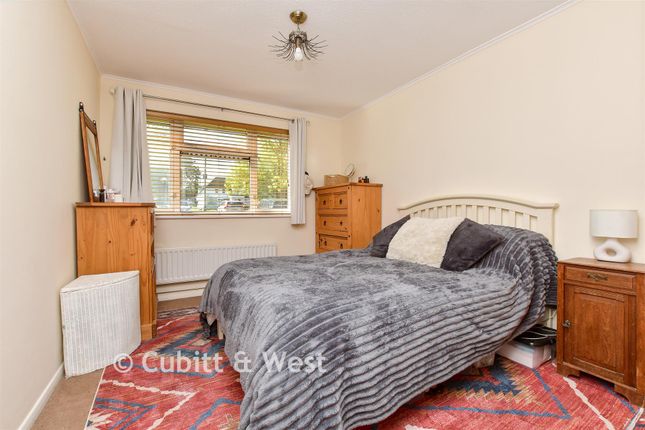24, Levett Road, Leatherhead photo 4