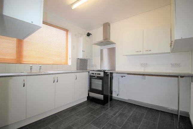 Flat to rent in Monksway, Wilford, Nottingham