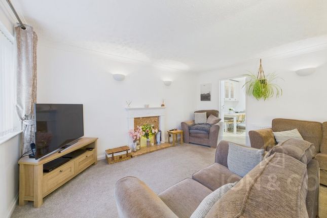 6, Westlea Road, Northampton photo 2