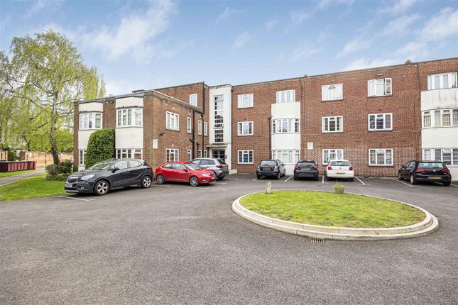 Flat for sale in Berkeley Court, Coley Avenue, Reading