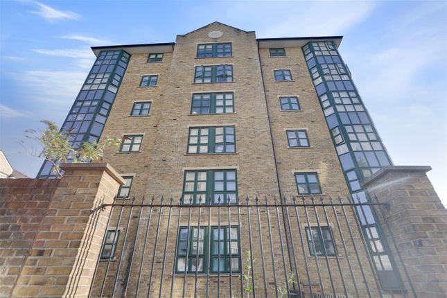 Flat 506, 199, Belvedere Heights, Marylebone, London photo 2