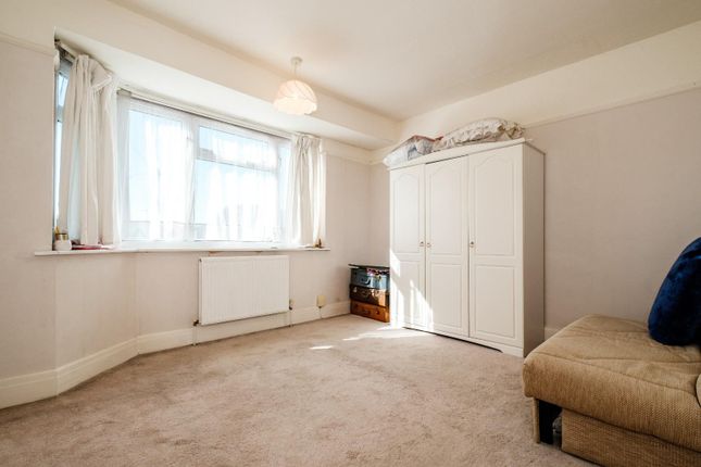 12, Western Close, Lancing photo 4