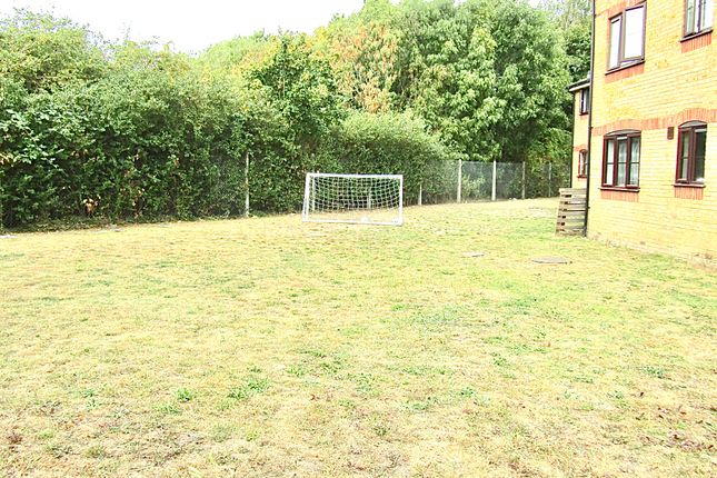 Redford Close, Feltham photo 2