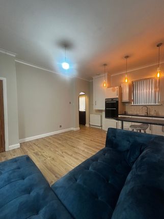 17 Fairfield Avenue, Dewsbury photo 4