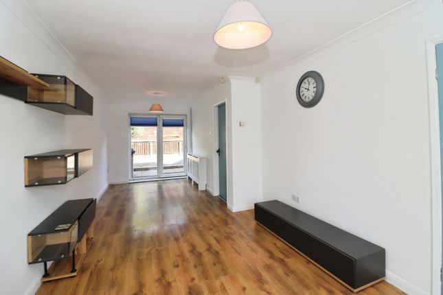 7, Forest Drive, Chesterfield photo 4