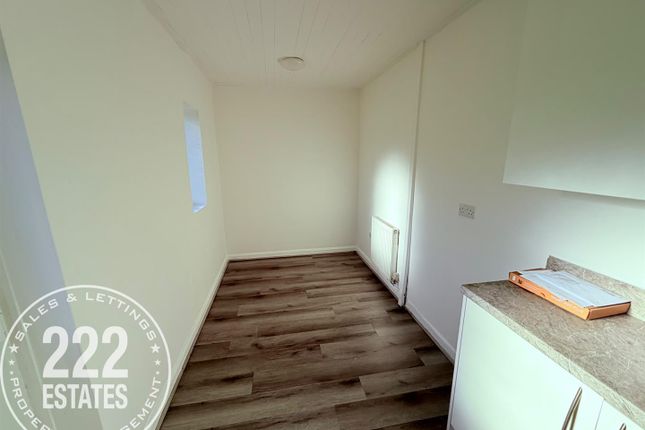 Poplars Avenue, Warrington photo 5