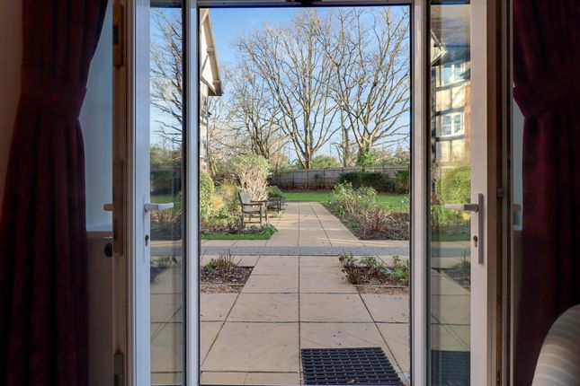 Flat 35, Hinchley Manor Manor Road North, Esher photo 4