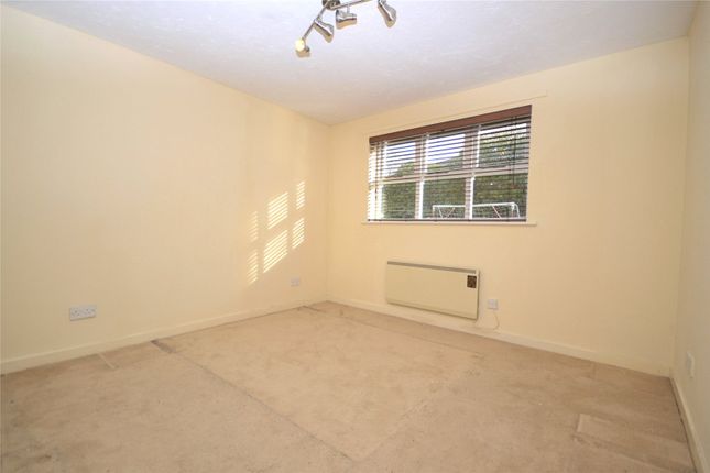 Stapleford Close, Essex photo 4