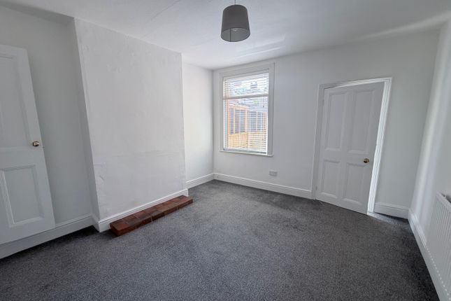 44 Trinity Lane, HINCKLEY photo 3