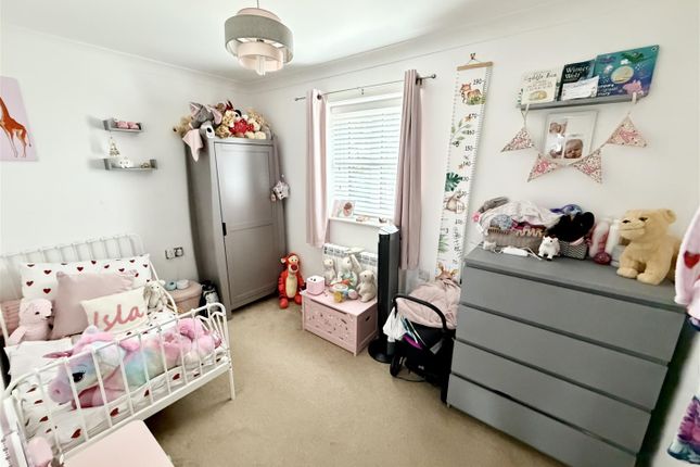 7, Nathan Gardens, Poole photo 4