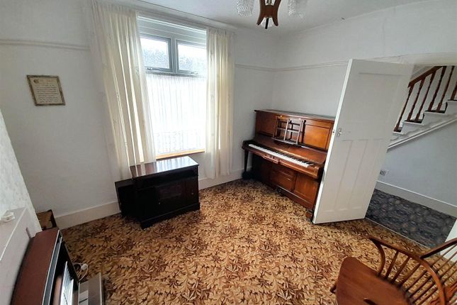80, Llwynhendy Road, Llanelli photo 3