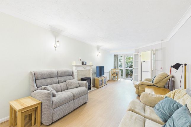 16, Hart Dene Court, Surrey photo 2