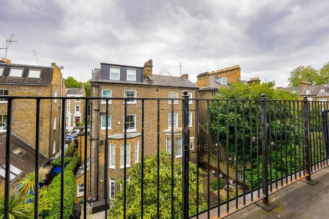 Flat to rent in Aynhoe Road, London
