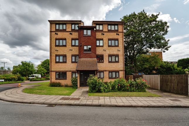 Flat for sale in Wicket Road, Greenford