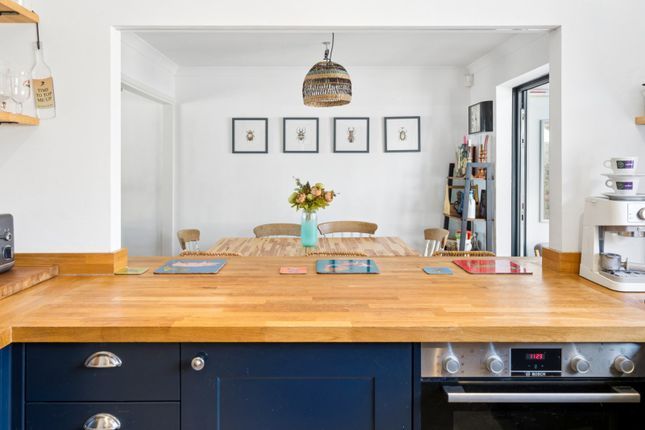 32, Longwood Lane, Buckinghamshire photo 2
