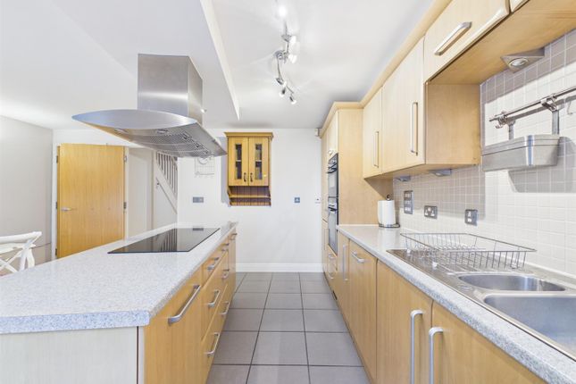 30, Whitehead Way, Aylesbury photo 3