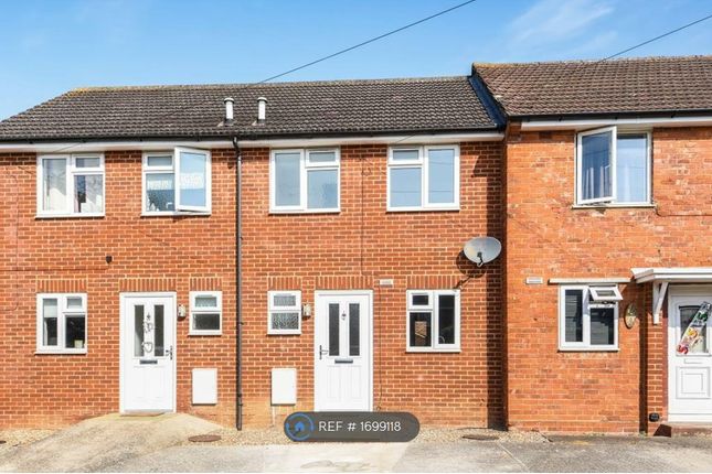 Thumbnail Terraced house to rent in Gainsborough Road, Reading