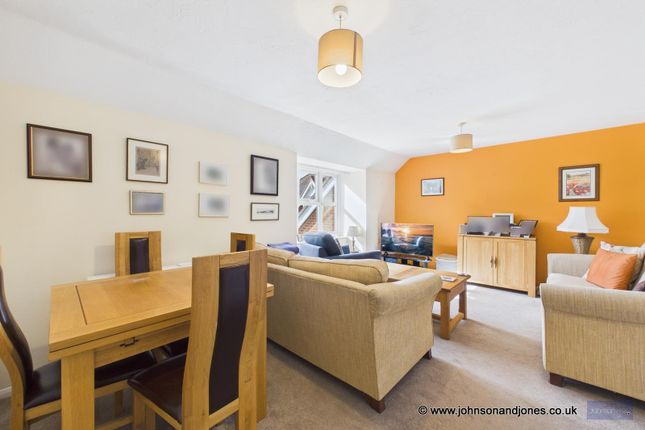 16 Burley Orchard, Staines Lane, Chertsey photo 3