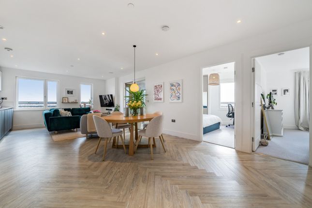 Flat for sale in Jacquard Apartments, London