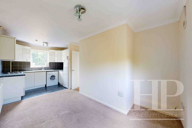 8 Greenways Walk, Crawley photo 3