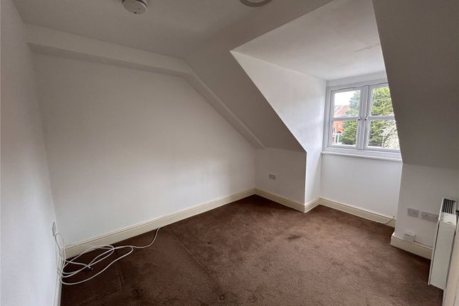 Flat 2, 31B,, High Street, Surrey photo 4