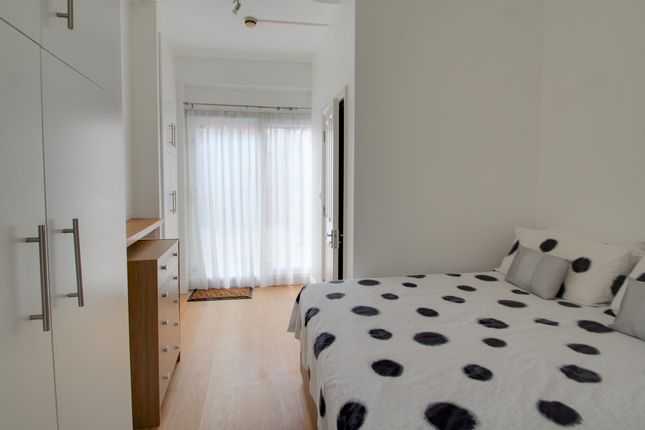 190 Oakleigh Road North, London photo 2