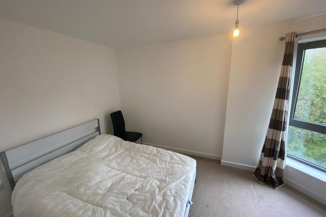 25 Eden Apartments, Glengarnock Avenue, London photo 3