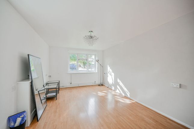 Russets Close, Chingford photo 4