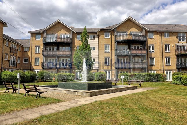 Flat for sale in Southwell Close, Grays