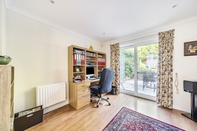 Comfrey Close, Berkshire photo 4