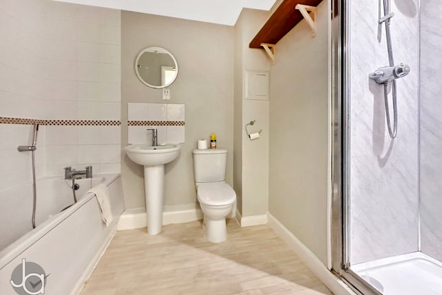 34, Hardie's Point, Colchester photo 4