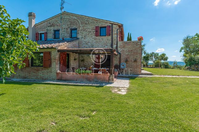 Thumbnail Villa for sale in Chiusi, Siena, Tuscany