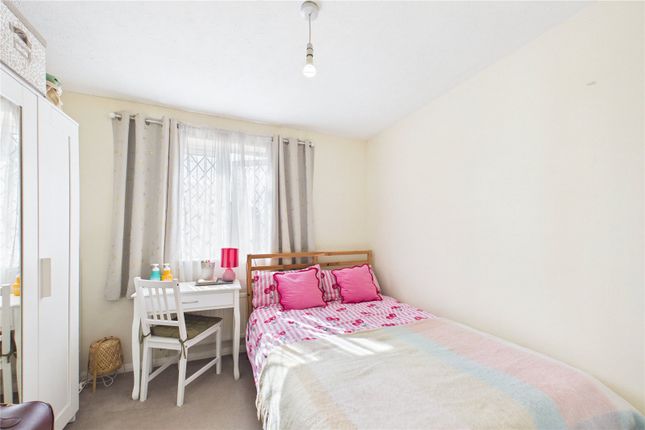 26, Ashmere Close, Reading photo 4