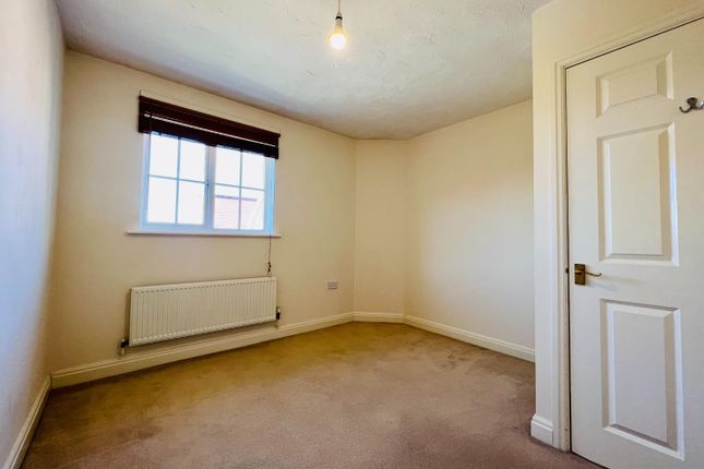 60, Guernsey Way, Ashford photo 4
