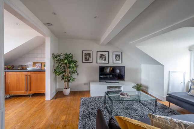 Flat to rent in Lower Richmond Road, West Putney, London