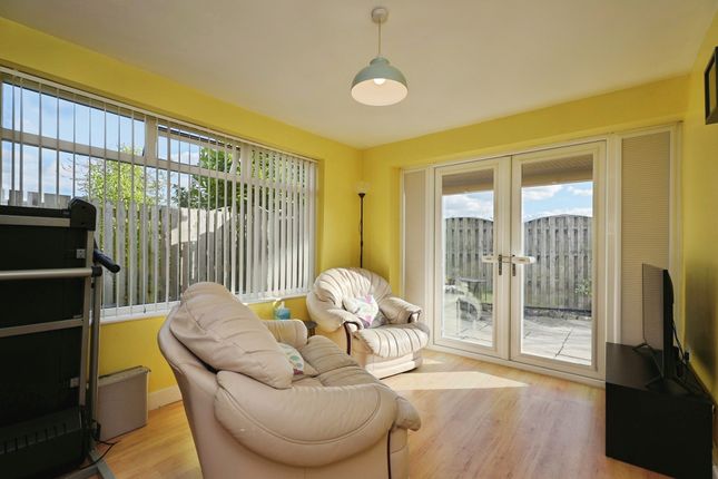 30, Thorndene Way, BRADFORD photo 3