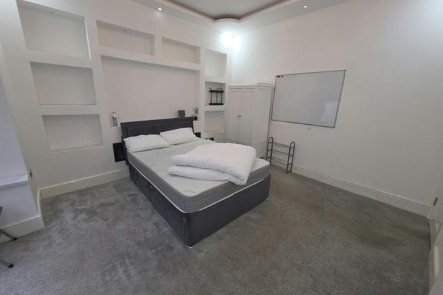 Room 1, 409, Church Road, Bolton photo 3
