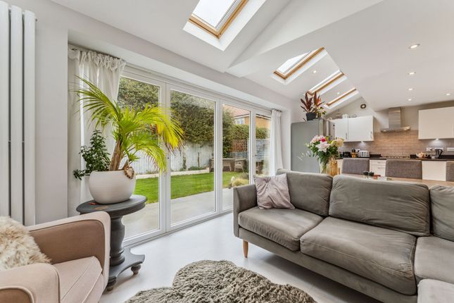 8 John Fulkes Avenue, Thame photo 4