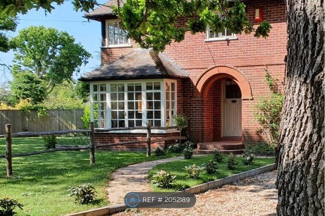 Detached house to rent in Drury Lane, Reading
