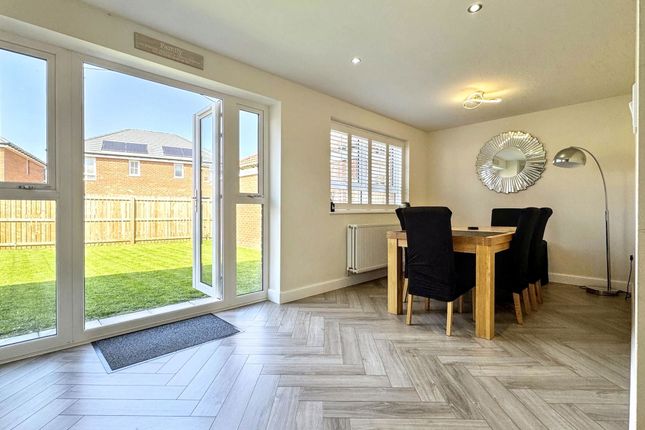 1, Swan Close, Hebburn photo 3
