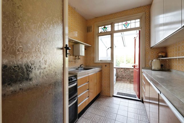 35, Beccles Drive, Barking photo 4