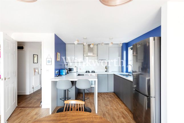 Thumbnail Flat for sale in Seven Sisters Road, London
