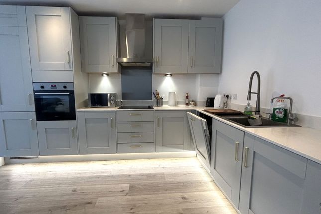 Flat 36,7 Gramophone Lane, Hayes photo 5