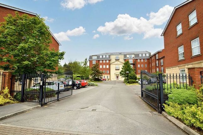 3-bed flat on 4 Wentworth Court,, Higher Lane, Manchester, £175,000