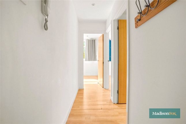 Flat 5, Raglan Court, 36, Raglan Road, London photo 4